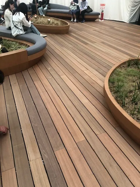 大阪万博クウェートパビリオンウッドデッキ