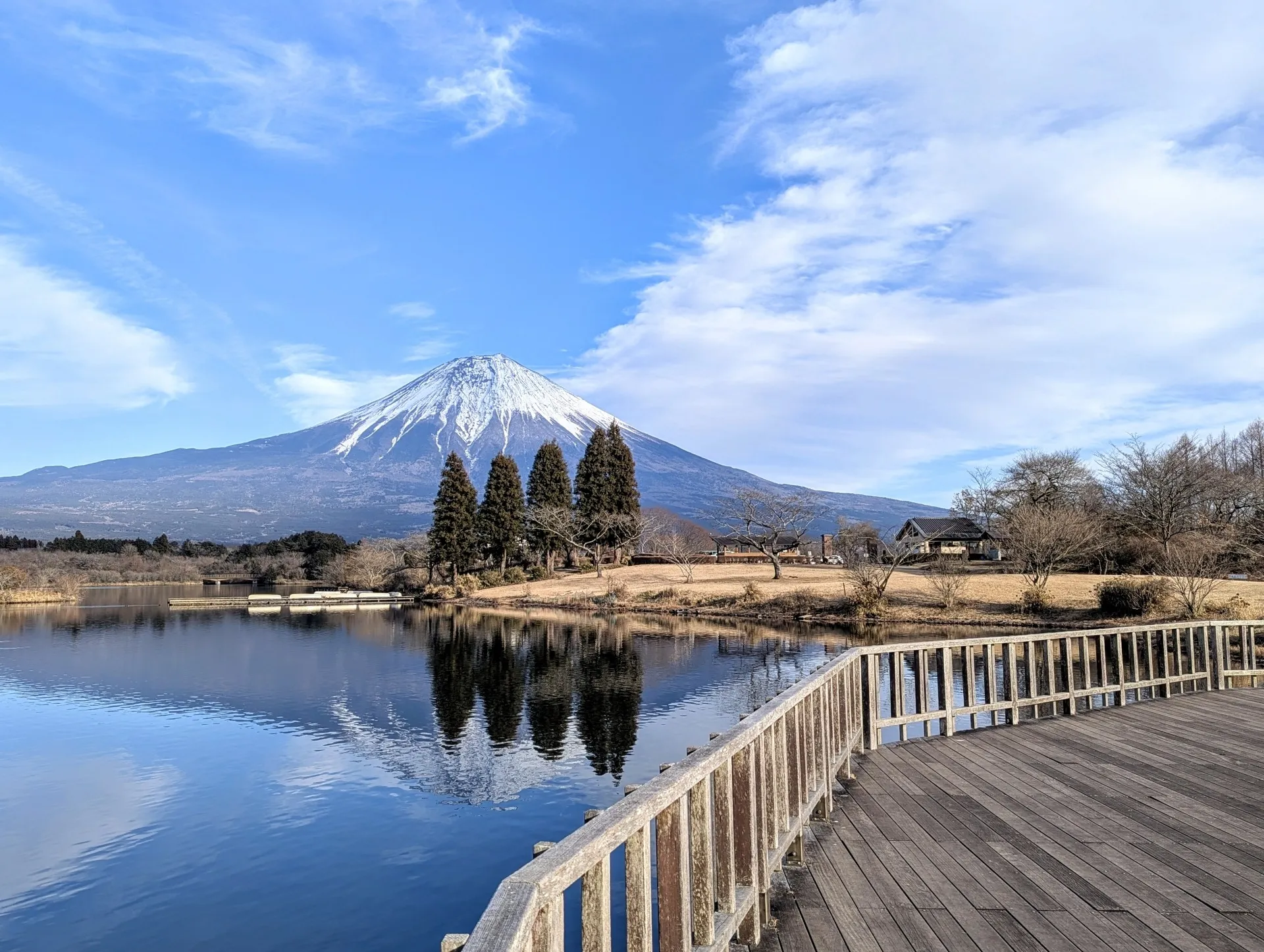 アウトドアリビングの作り方と快適空間を実現するウッドデッキ設計のポイント